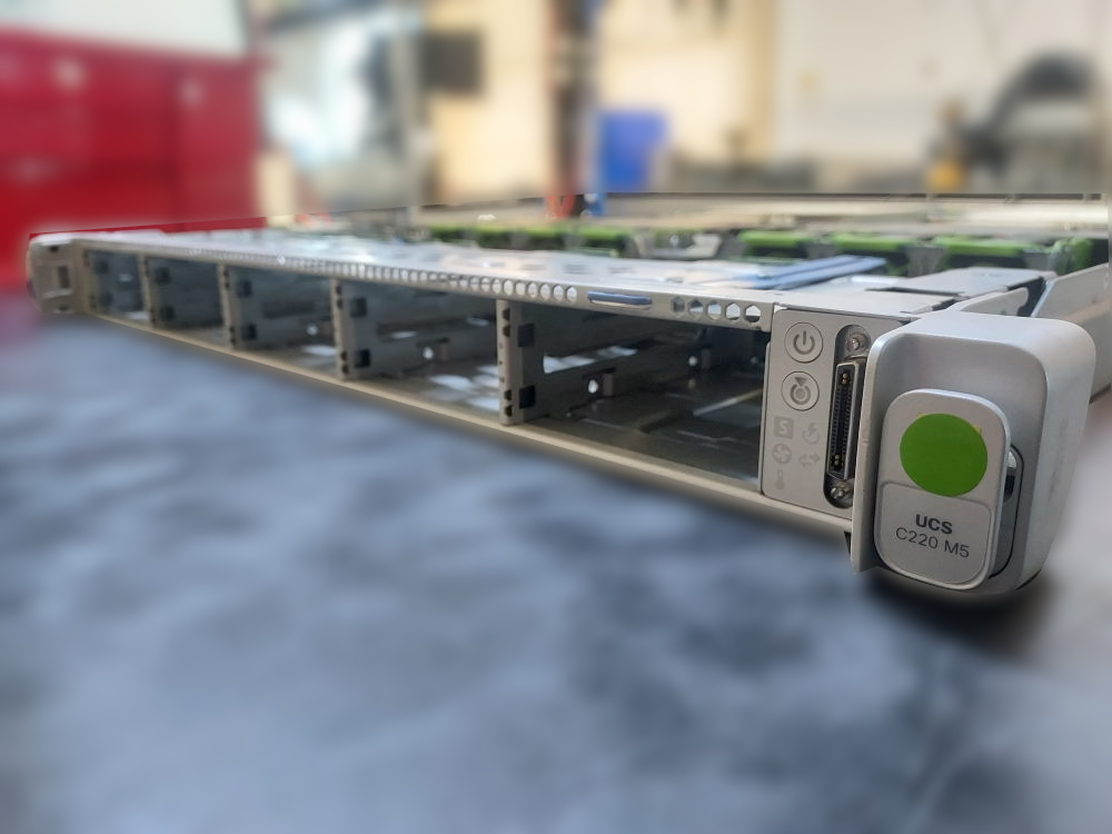 Cisco UCS C220 server