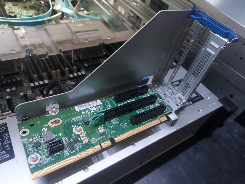 Riser found in HP DL 380 G10 servers