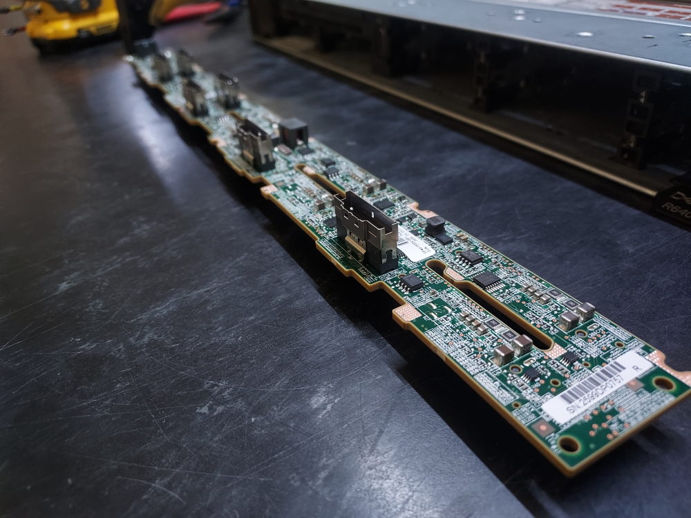 NVME backplane for the HP DL 360 G10 server