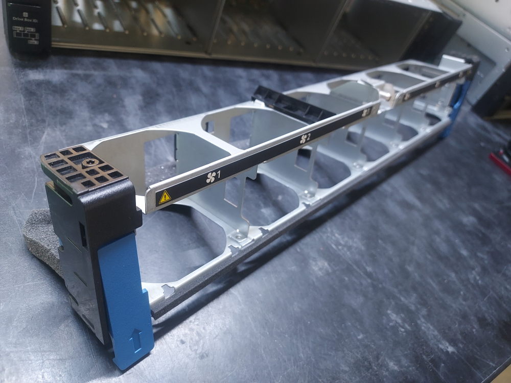 Assembly fan cage compatible with the HP DL 380 G10 line of servers