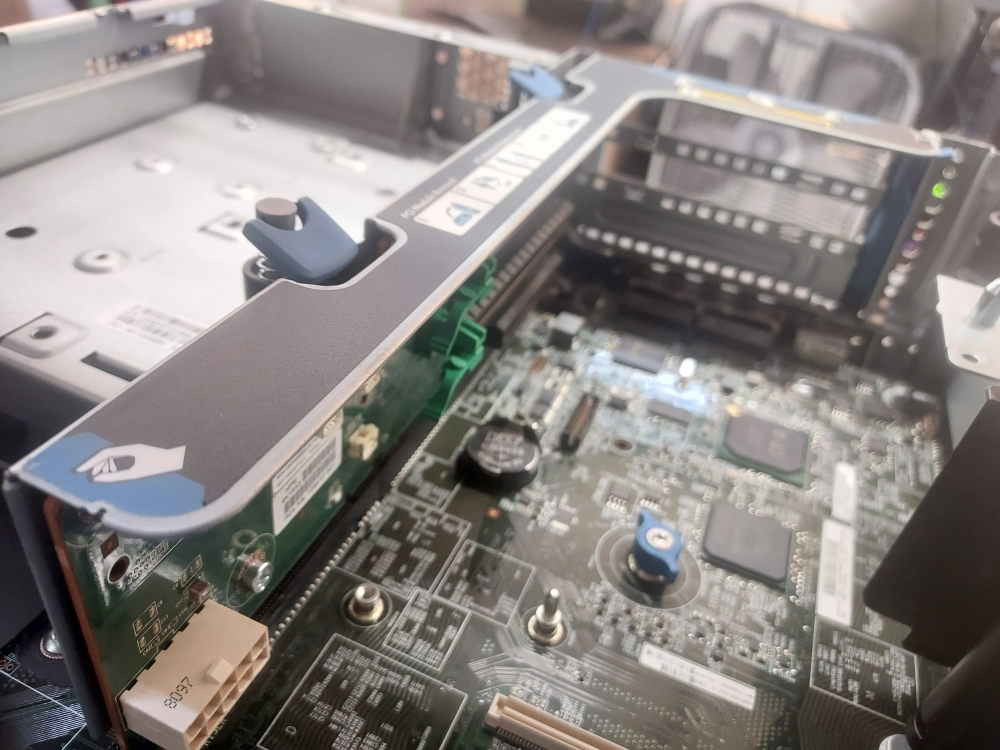 Secondary riser for the HP DL 380 G9 server