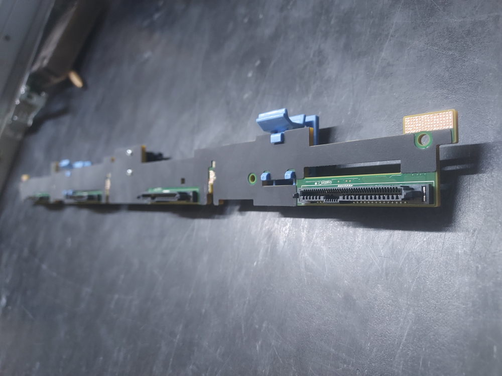 R240 4 Bay LFF Backplane 0TDM6T