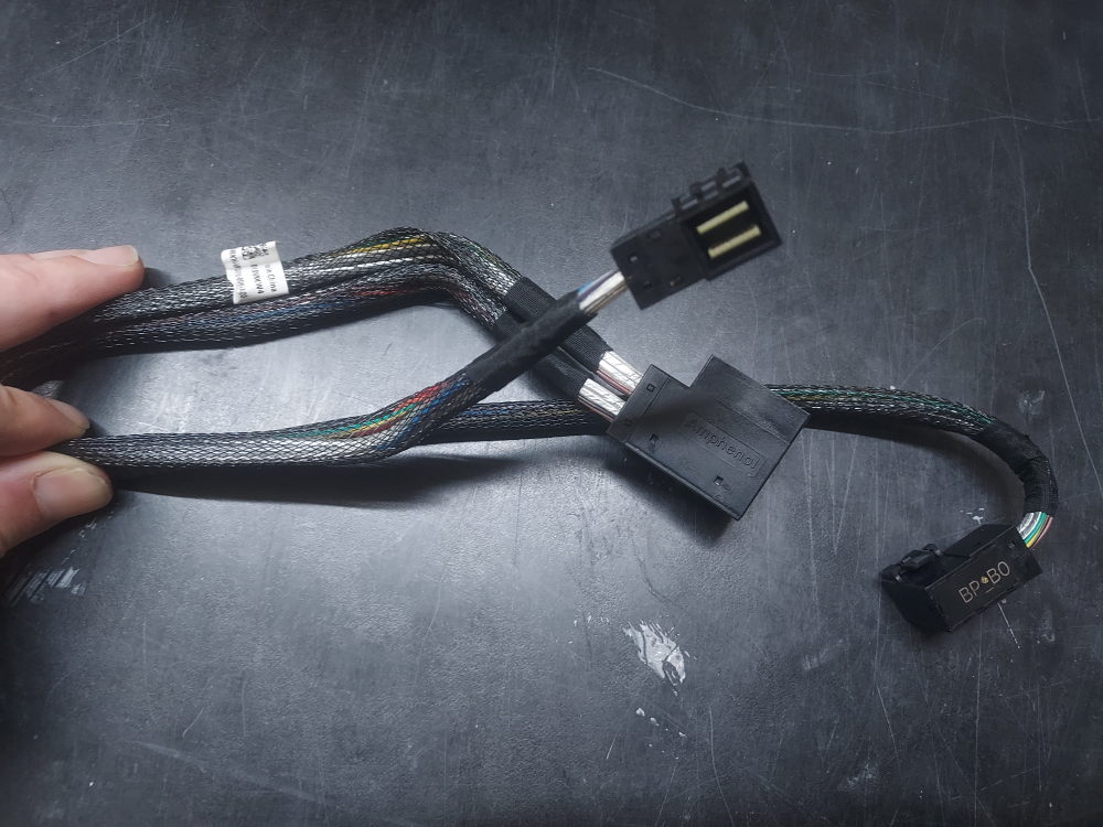 R440 8 bay PCIe storage cable