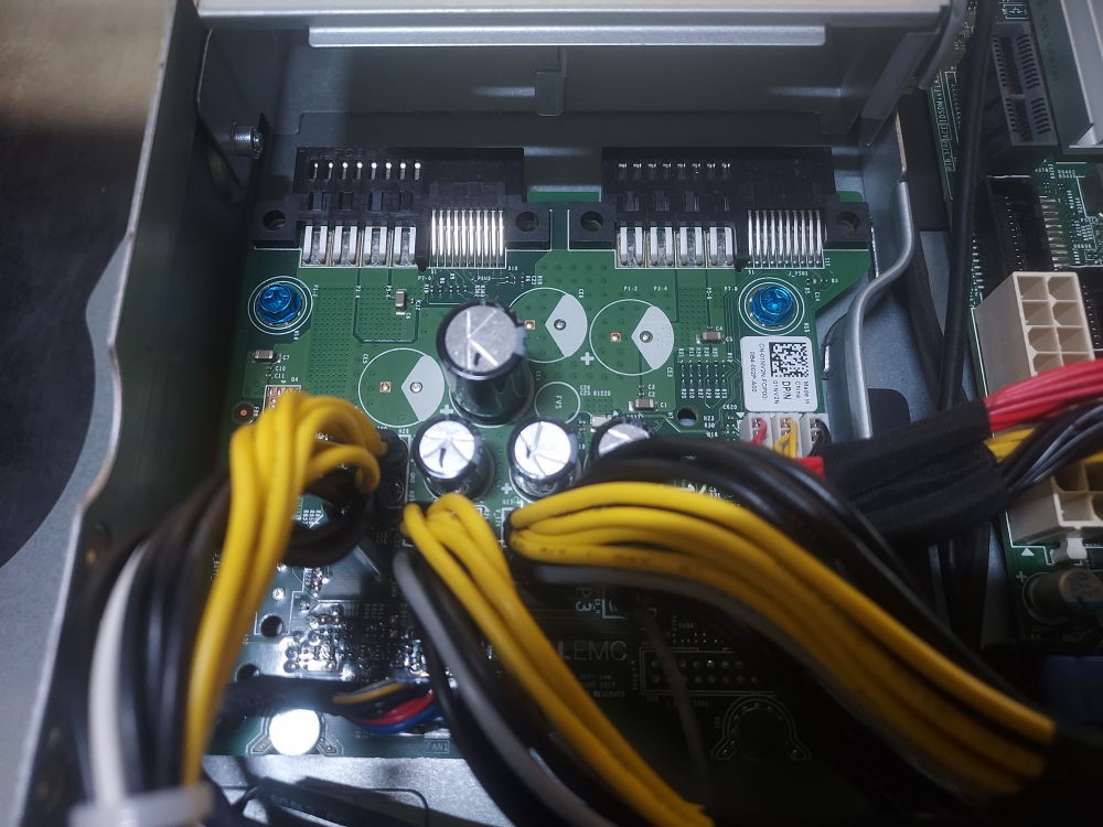 Power distribution unit for the Dell PowerEdge R440