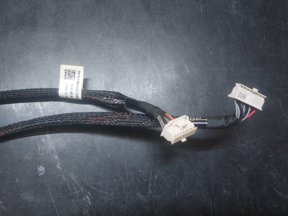 Signal cable for the Dell PowerEdge R730xd 24 Bay server