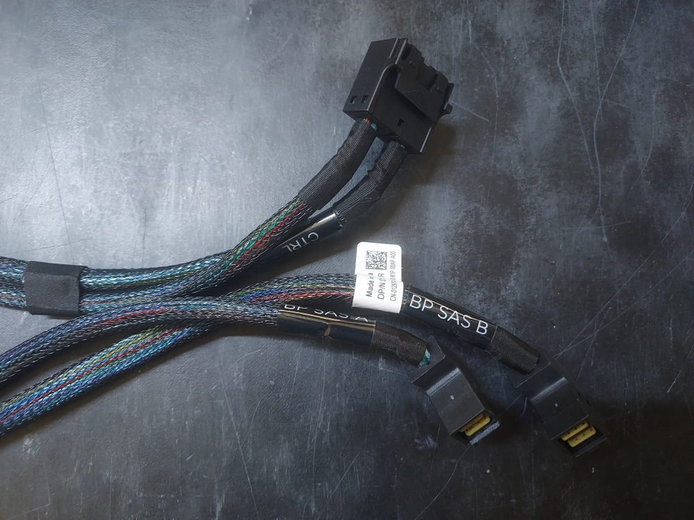 PCIe storage cable for the Dell PowerEdge R740 16 bay server
