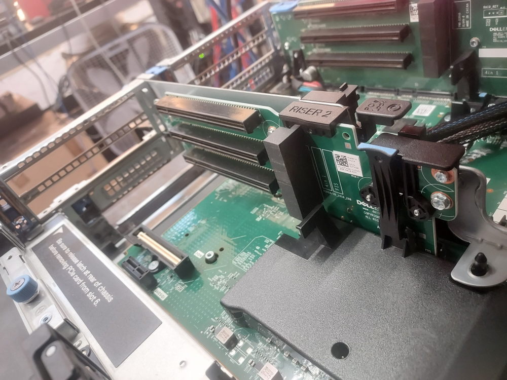Riser 2 for the R740 and R740xd server platform