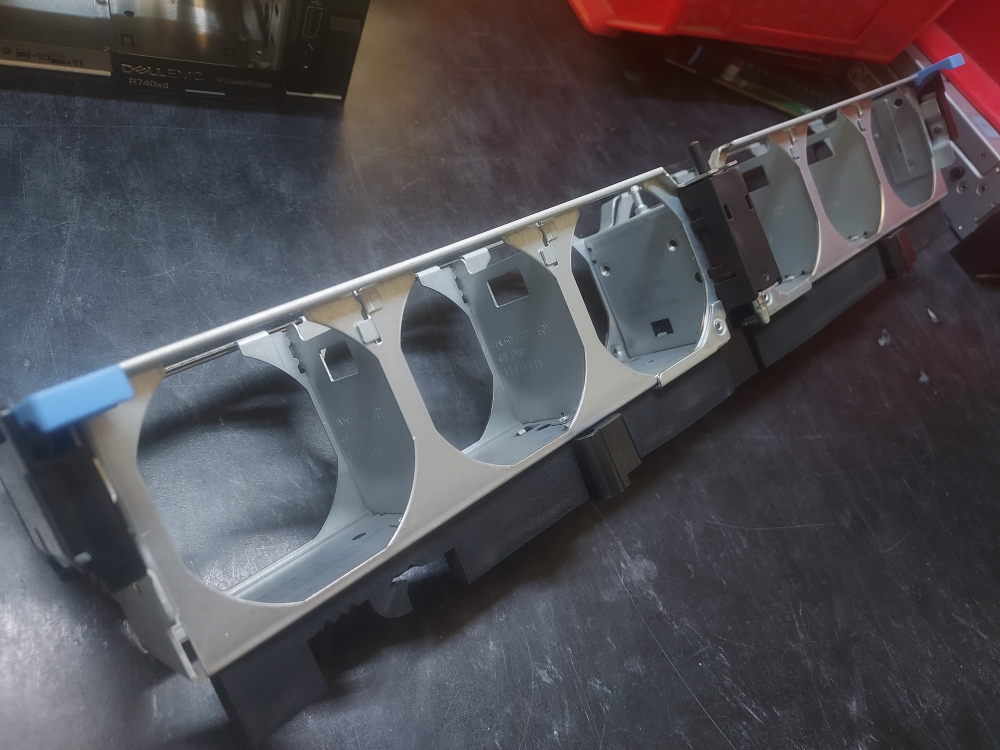 Fan assembly cage for the R740 and R740xd servers