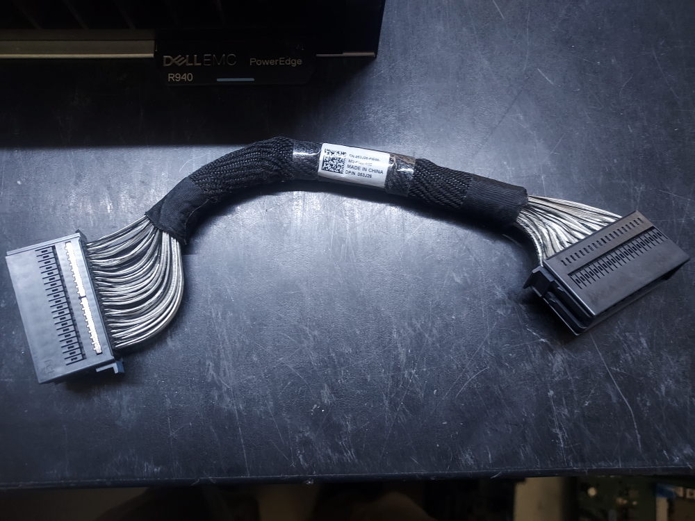 UPI cable for the Dell PowerEdge R940