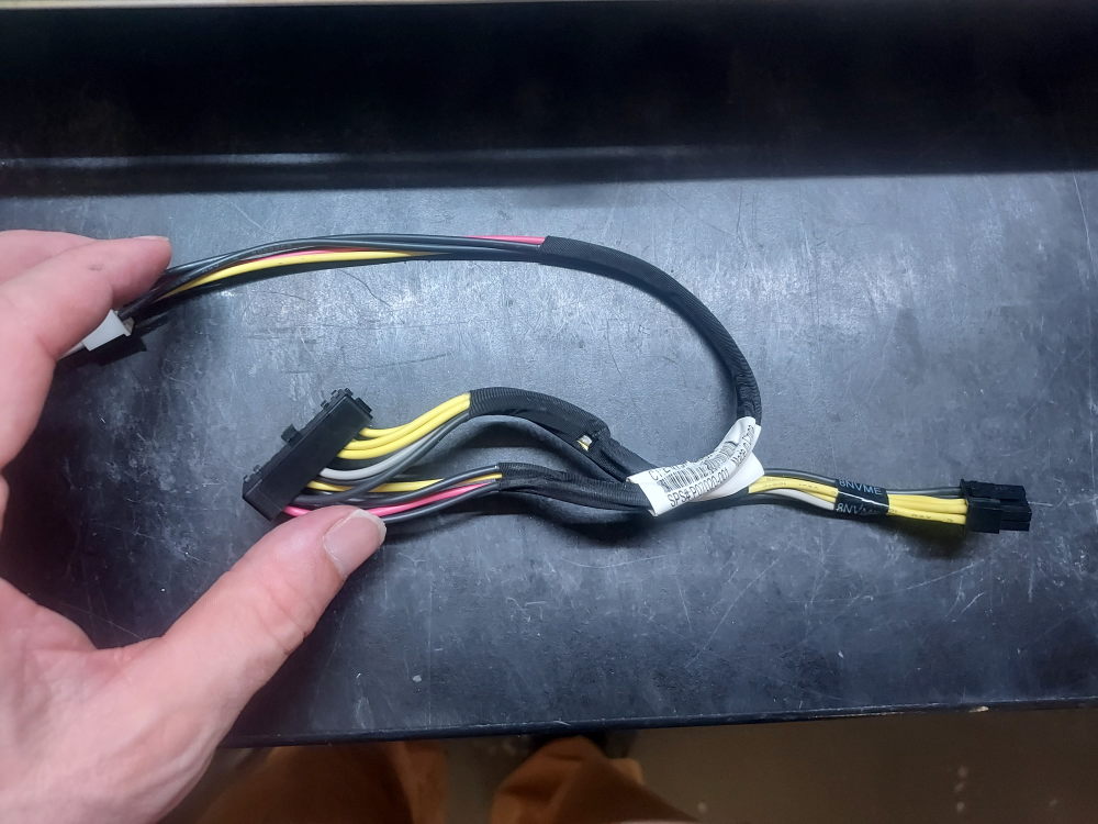 HP DL 325 8NVME BP Power Cable P05025-001