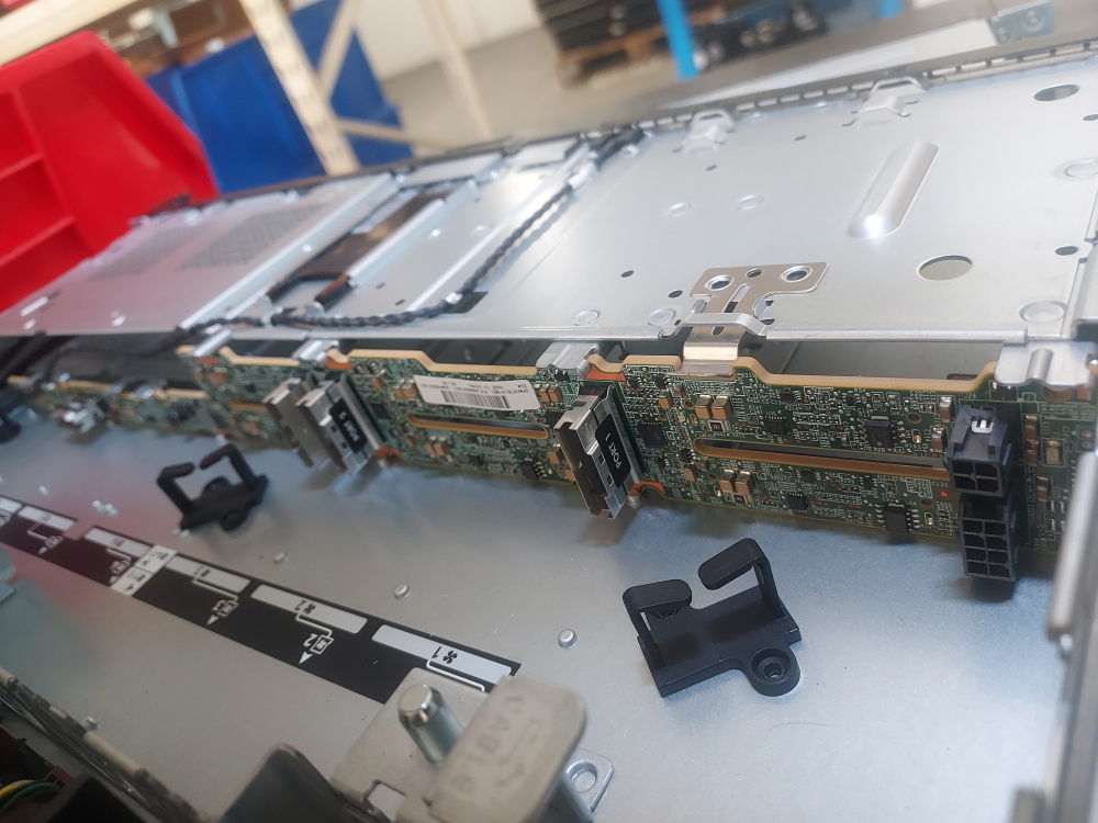 HP DL 325 8NVME Backplane P07019-001