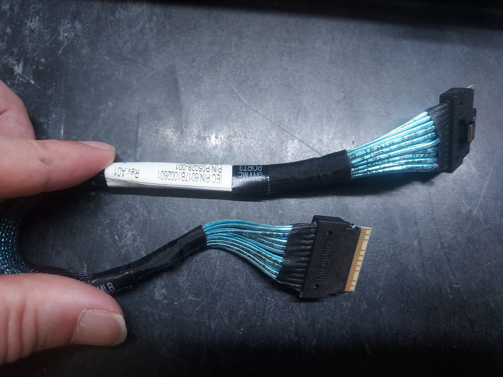 HP DL 325 8NVME Cable Port 3/3A P05028-001