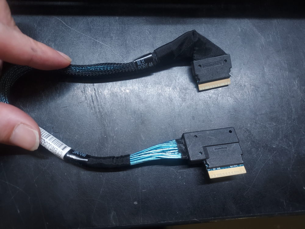 HP DL 325 8NVME Cable Port 4/4a P05029-001