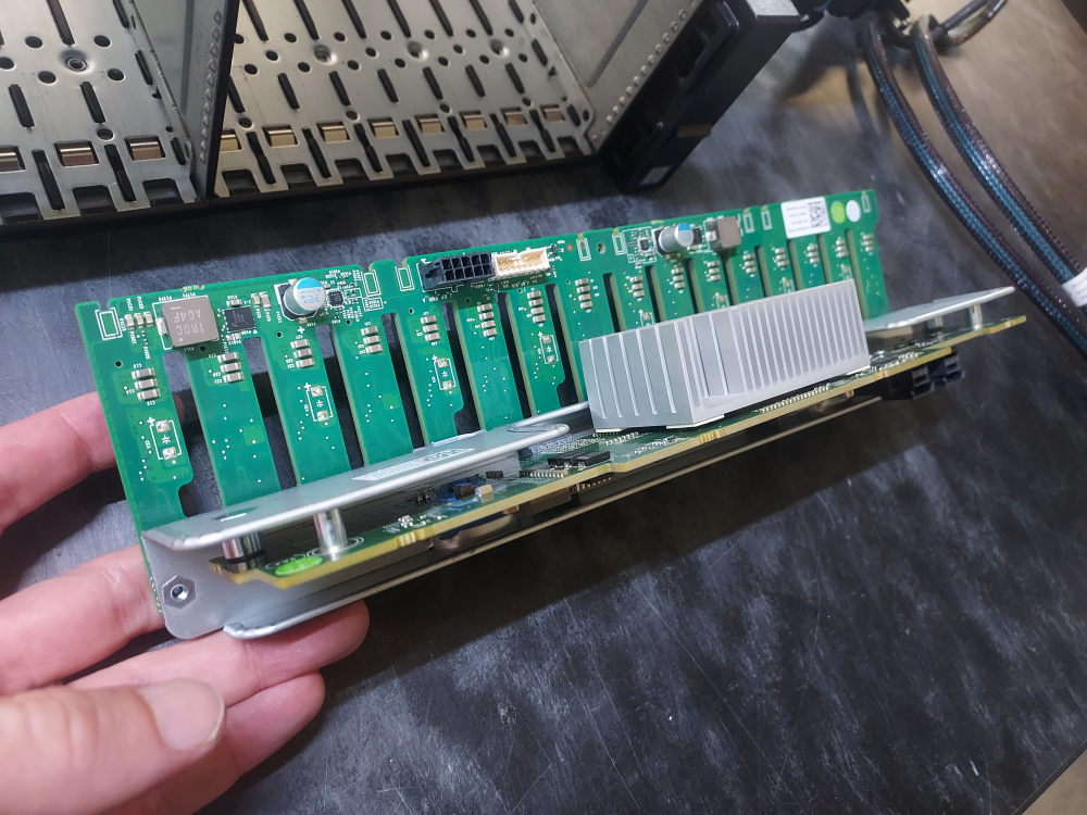 R730 16 Bay SAS expander