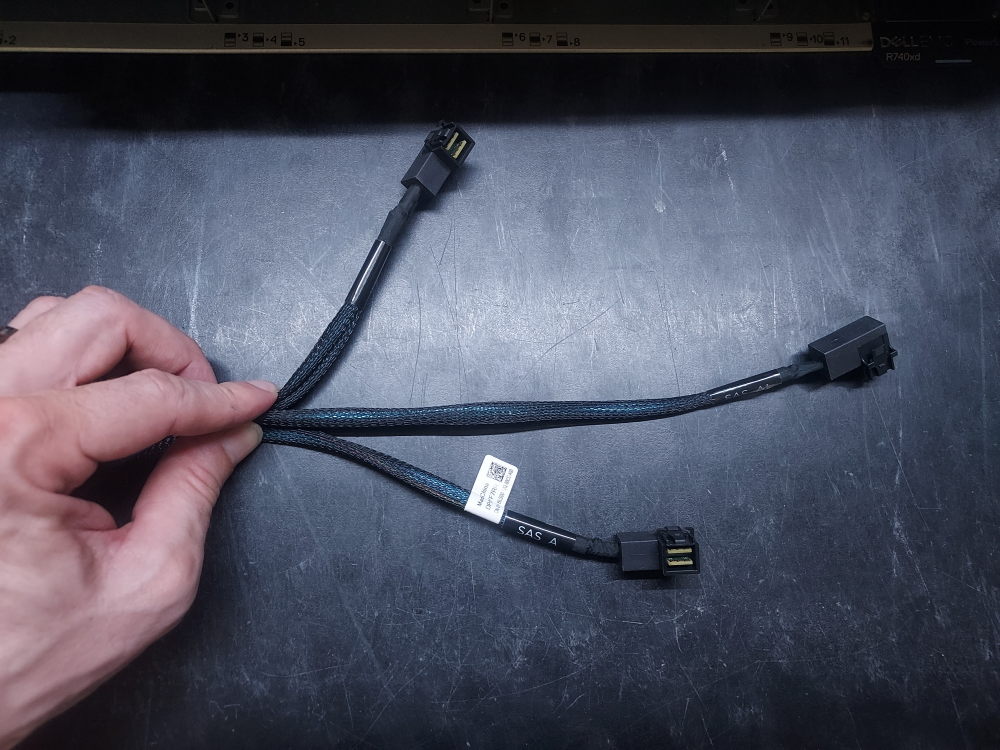 R740xd Mid Bay SAS Cable 0YF7RN