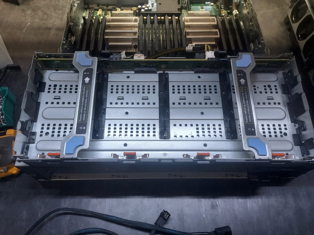 R740xd Mid Bay 02MP1D