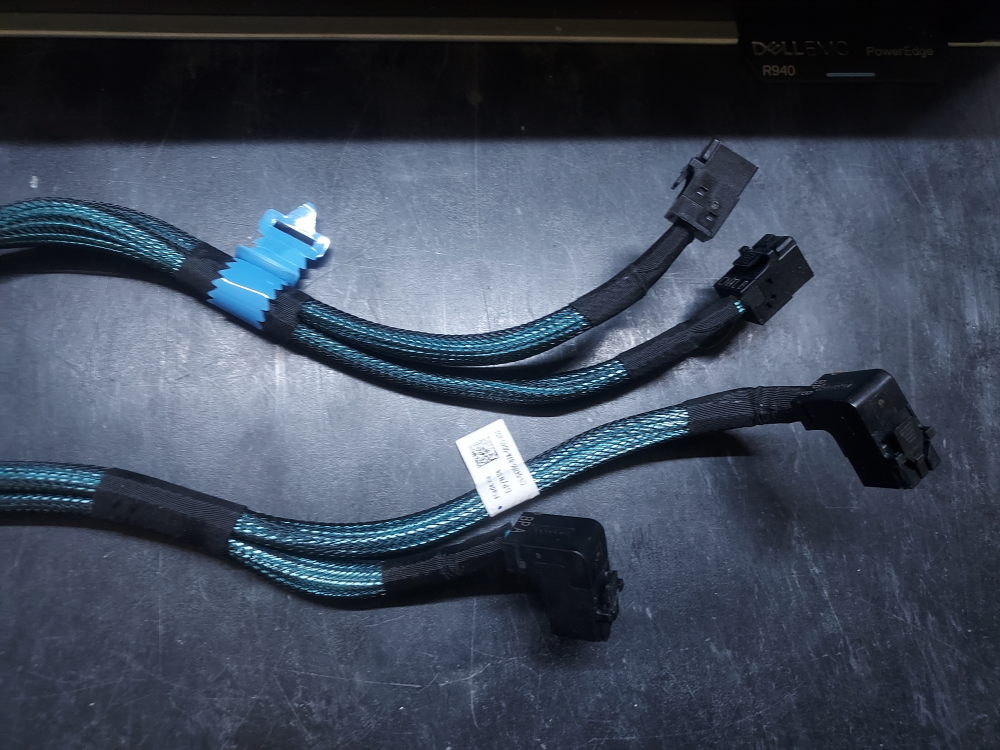 Dell PowerEdge R940 PCIe SAS cable