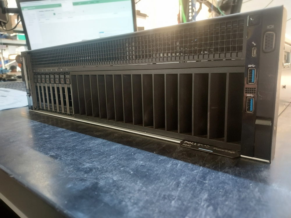 Dell PowerEdge R940 8 Bay Chassis front