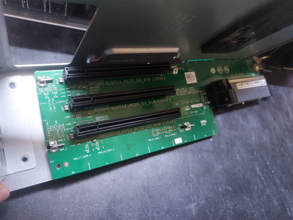 Right riser PCB for the Dell PowerEdge R940