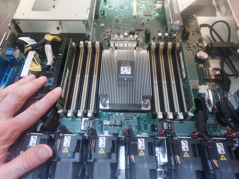 Installing 2 DIMMs into the HP DL 325 G10 server