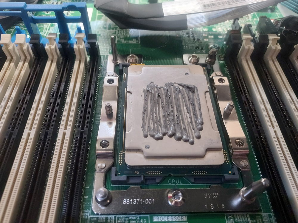 Applying thermal paste to the CPU