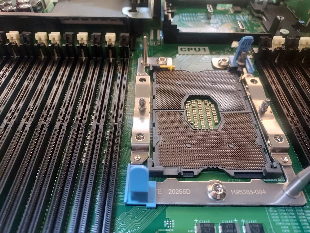 Empty R740 CPU socket