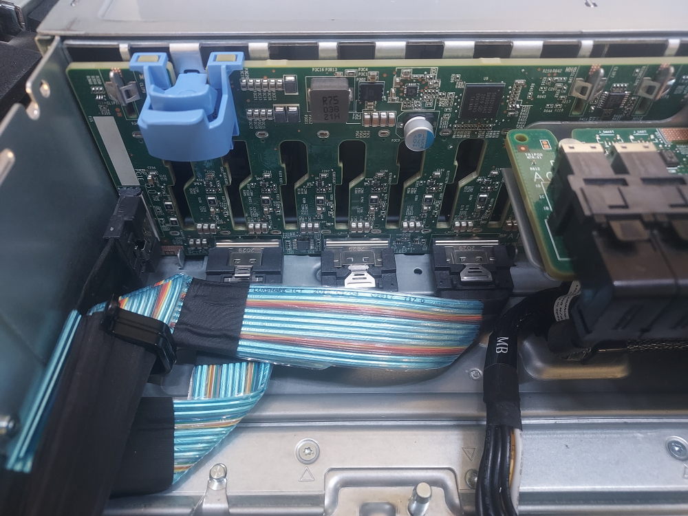 R740xd NVME backplane connections