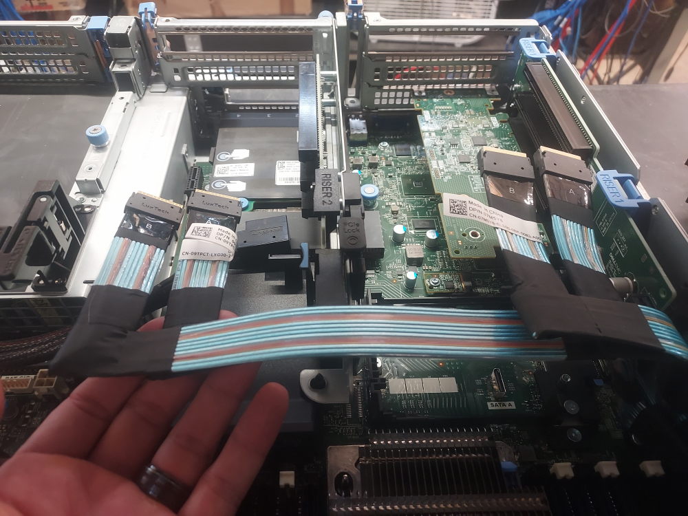 R740xd nvme cable route