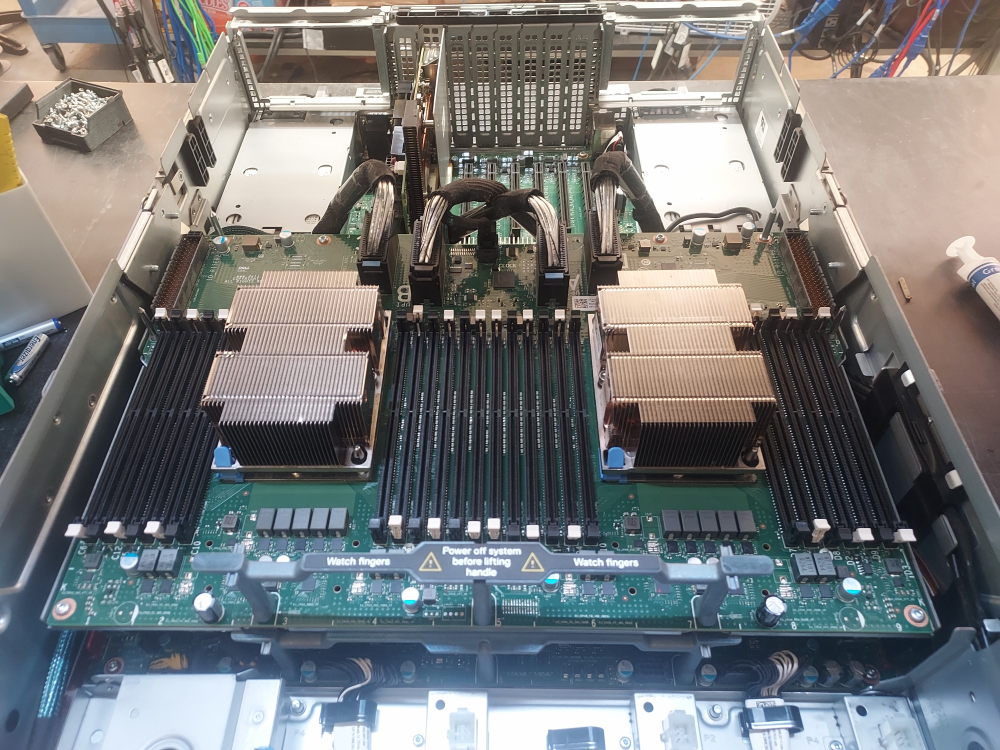 Plugging the UPI cables into the expansion board